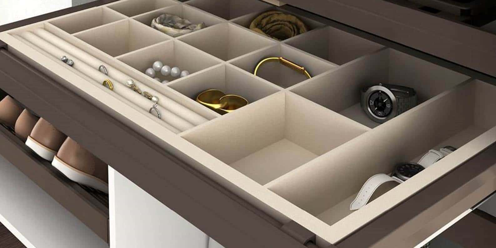 Organize your wardrobe with wardrobe accessories