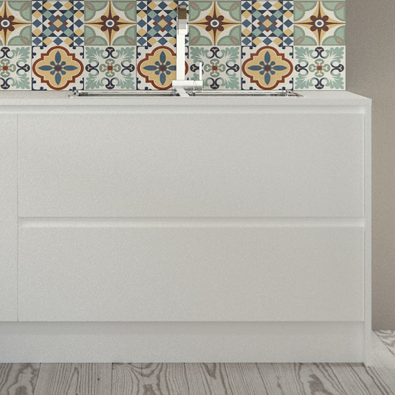 centro kitchen κουζίνα, caramel, φλοράλ πλακάκια, ανοιχτό ξύλο, ανάγλυφα νερά, λευκό χρώμα, πάγκος κουζίνας, νεροχύτης