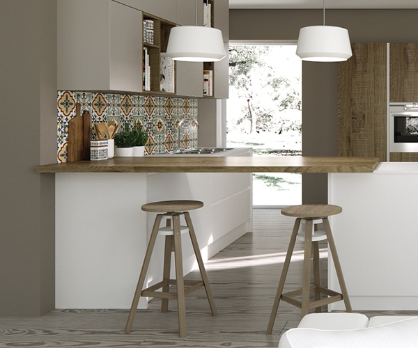 centro kitchen κουζίνα, caramel, φλοράλ πλακάκια, ανοιχτό ξύλο, ανάγλυφα νερά, λευκό χρώμα, νησίδα, εντοιχισμένος φούρνος, κρεμαστά ντουλάπια