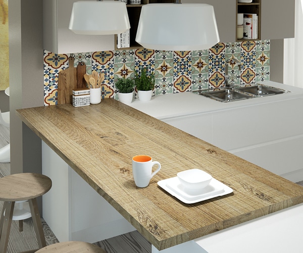 centro kitchen κουζίνα, caramel, φλοράλ πλακάκια, ανοιχτό ξύλο, ανάγλυφα νερά, λευκό χρώμα,