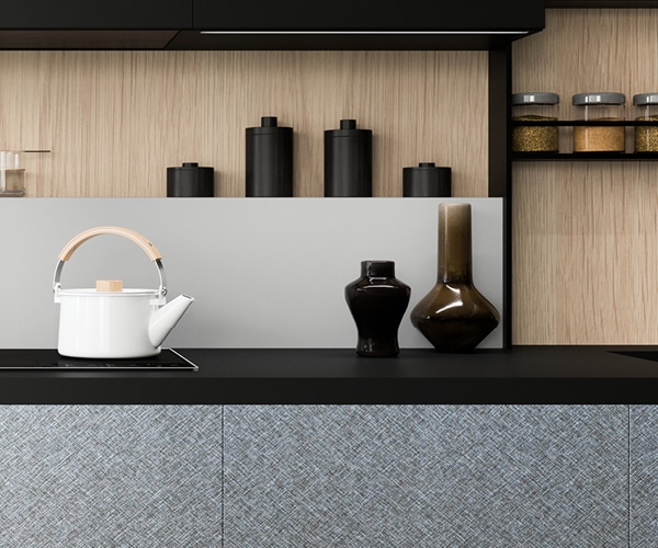 centro kitchen κουζίνα, design, μοντέρνα κουζίνα, glaze, σκούρα γκρι χρώμα, κρεμαστά και υψηλά ντουλάπια, τραπέζι στο χρώμα του ξύλου, εντοιχισμένος φούρνος