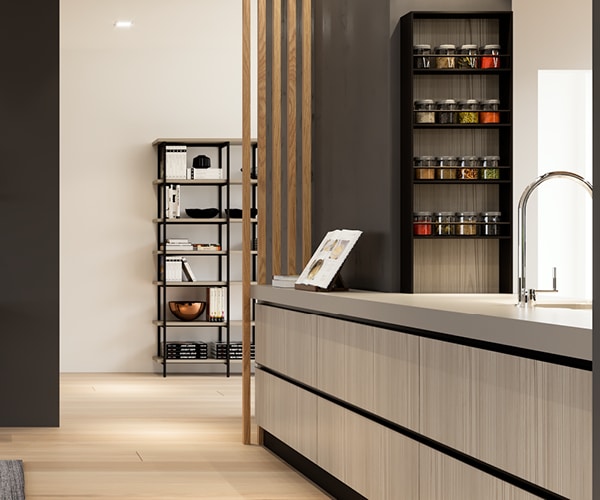centro kitchen κουζίνα, design, μοντέρνα κουζίνα, toffee, ανοιχτόχρωμο ξύλο, ιδιαίτερο μαύρο πόμολο, μεταλλική βιβλιοθήκη, υψηλές ανοιχτόχρωμες μονάδες, νησίδα